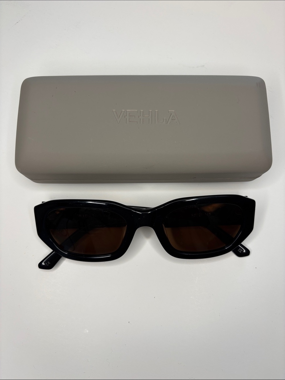 VEHLA Black Frame Sunglasses with Brown Lenses - Cat-Eye Rectangular - Picture 2 of 3